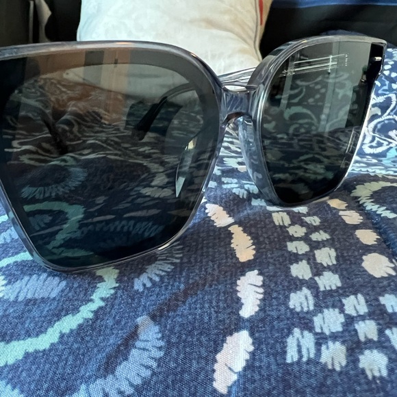 Gentle Monster SAL Sunglasses (was not FRIDA) - Picture 7 of 7